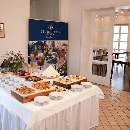 Hubertus Hof 4* بالاتونفينيفيس