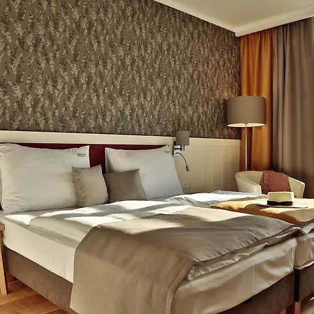 Hubertus Hof 4* بالاتونفينيفيس